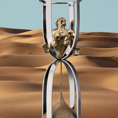 Sculptures créatives en acier inoxydable d'homme de sablier en métal de décor moderne