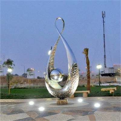 Le grand miroir abstrait en métal de jardin extérieur a poli la sculpture en acier inoxydable de statue