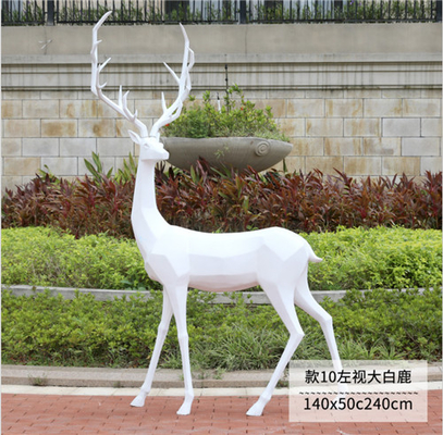 Sculptures animales de fibre de verre de cerfs communs en jardin grandeur nature géométrique fait sur commande de statue