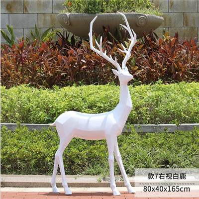 Sculptures animales de fibre de verre de cerfs communs en jardin grandeur nature géométrique fait sur commande de statue