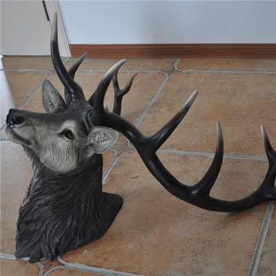Le décor animal principal de mur de cerfs communs sculpte le style accrochant de cru adapté aux besoins du client
