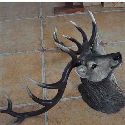 Le décor animal principal de mur de cerfs communs sculpte le style accrochant de cru adapté aux besoins du client