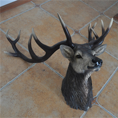 Le décor animal principal de mur de cerfs communs sculpte le style accrochant de cru adapté aux besoins du client
