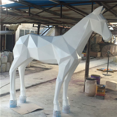Le grand animal de jardin de cheval en métal sculpte la géométrie réaliste pour la ville