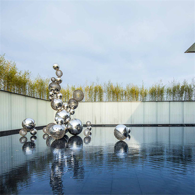 Sculpture inoxydable argentée en bille d'acier de cavité décorative pour des fontaines