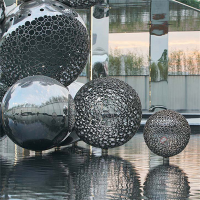 Sculpture inoxydable argentée en bille d'acier de cavité décorative pour des fontaines
