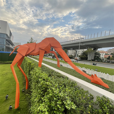 La grande girafe extérieure en métal de la géométrie sculptent décoratif pour la place de mail