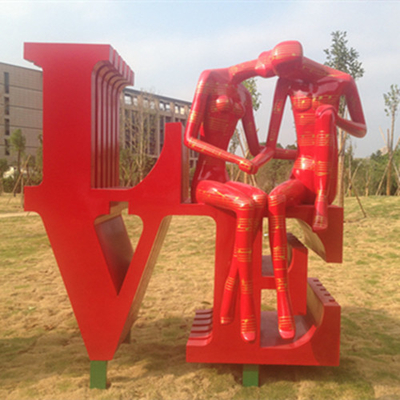 Abrégé sur décoratif de danse sculpture en métal d'amants de signe d'amour pour le centre de la ville