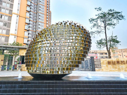 Grandes sculptures extérieures en acier inoxydable d'oeufs adaptées aux besoins du client pour l'entrée de secteur
