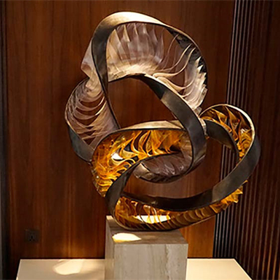 Sculpture moderne abstraite d'intérieur en Bush de miroir tordue pour l'affichage