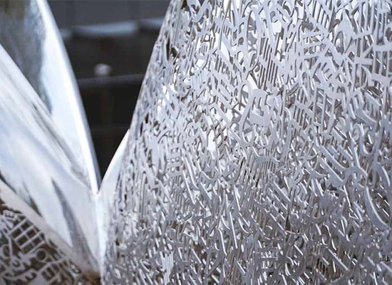 Le miroir a plaqué les sculptures extérieures en jardin soustraient inoxydable adapté aux besoins du client