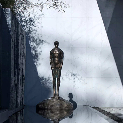 Les artistes en bronze de sculpture en bronze en style d'homme de statues de jardin de penseur ont adapté aux besoins du client