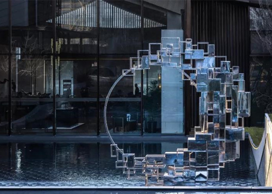 Acier inoxydable contemporain de sculpture abstraite en paysage de jardin fait main