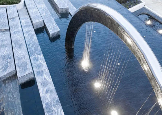 Sculptures en acier inoxydable de l'espace public de demi-cercle décoratives pour la fontaine