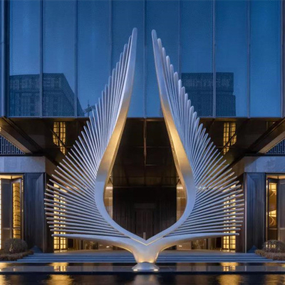 Les sculptures extérieures en jardin en métal moderne de piscine ont poli l'acier inoxydable abstrait
