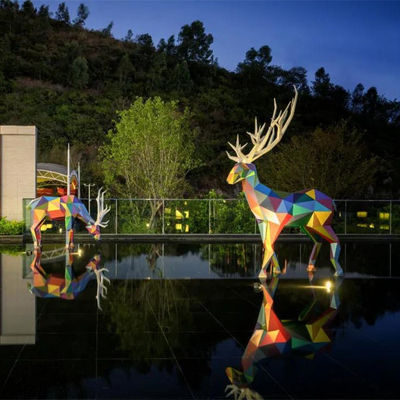 Sculpture décorative en cerfs communs en métal de statues extérieures géométriques de fibre de verre grande