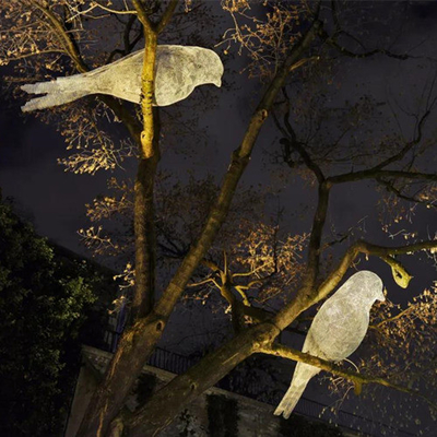Acier lumineux en métal de parc en oiseau de fibre de verre extérieure de sculpture décoratif pour des arbres