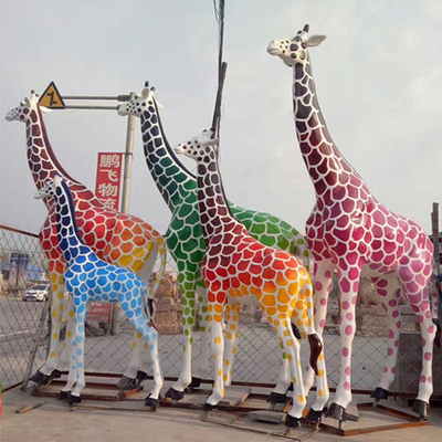 L'animal urbain de jardin de girafe en métal sculpte FRP décoratif adapté aux besoins du client