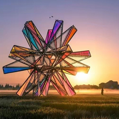 sculptures extérieures Art Abstract Windmill Cube grand en métal acrylique coloré