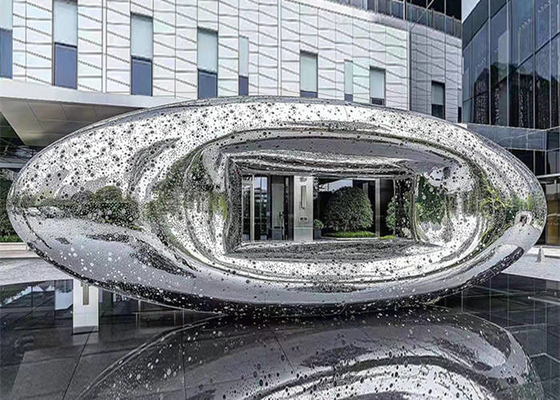 Le jardin extérieur en métal de résumé sculpte Art Mirrored solides solubles 316L pour l'entrée