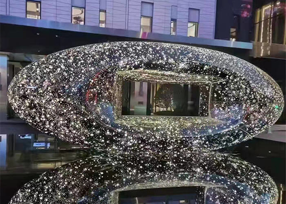 Le jardin extérieur en métal de résumé sculpte Art Mirrored solides solubles 316L pour l'entrée