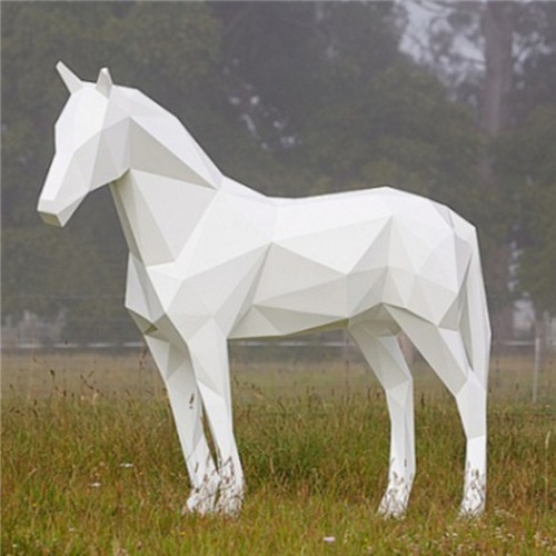 Le grand animal de jardin de cheval en métal sculpte la géométrie réaliste pour la ville