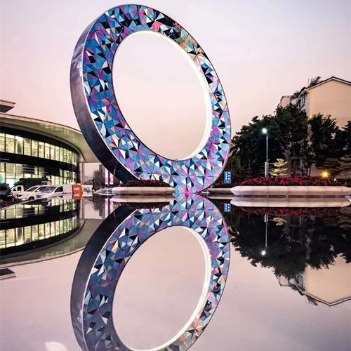 L'acier inoxydable de cercle en métal d'hôtel sculpte grand décoratif coloré