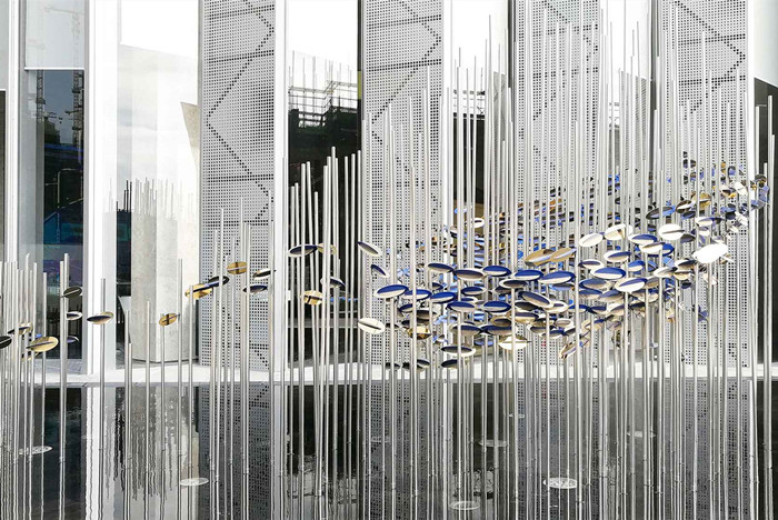 Le miroir décoratif de sculpture en métal de poissons de piscine de jardin a poli l'acier inoxydable