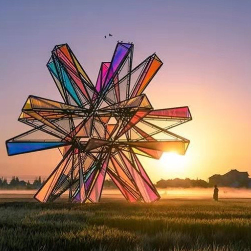 sculptures extérieures Art Abstract Windmill Cube grand en métal acrylique coloré