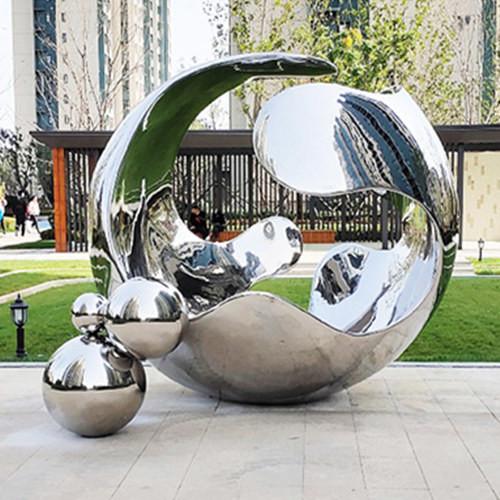 Le jardin extérieur d'acier inoxydable de miroir sculpte la boule creuse décorative polie