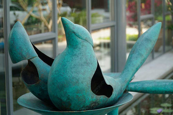 Les statues extérieures en bronze d'oiseau de jardin d'Art Copper Peace Dove Sculpture ont adapté aux besoins du client