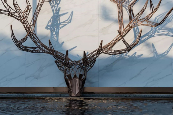 Le décor de mur en métal sculpte la sculpture principale en cerfs communs en bronze extérieurs de jardin