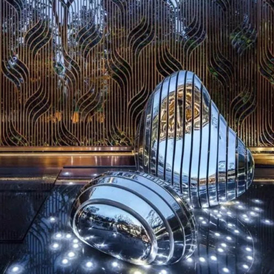 La sculpture extérieure en métal de pierre de résumé a poli inoxydable de miroir adapté aux besoins du client