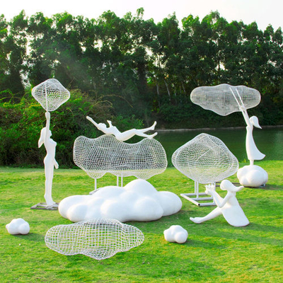 Les statues extérieures de flottement de fibre de verre de fille de nuage font du jardinage peint pour l'affichage
