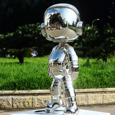 Le décor à la maison d'intérieur sculpte la sculpture en miroir d'acier inoxydable de garçon de robot
